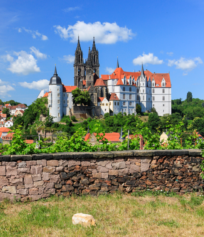  Meißen is only a few kilometres away from Radebeul. Get to know the beautiful, historic old town and Albrechtsburg Castle. 