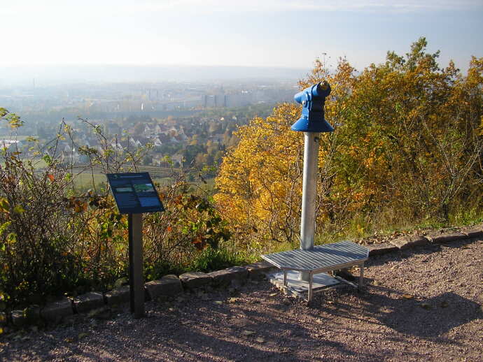  Unsere Wanderung beginnt an der Haltestelle der Straßenbahnlinie 4 \