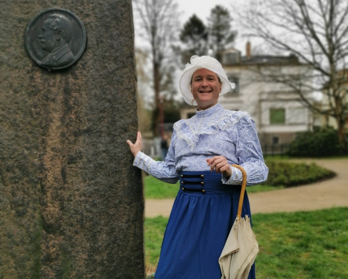  Klara May goes on a journey of discovery through her husband's Radebeul. 