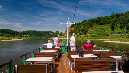 Schaufelraddampfer auf der Elbe in Radebeul