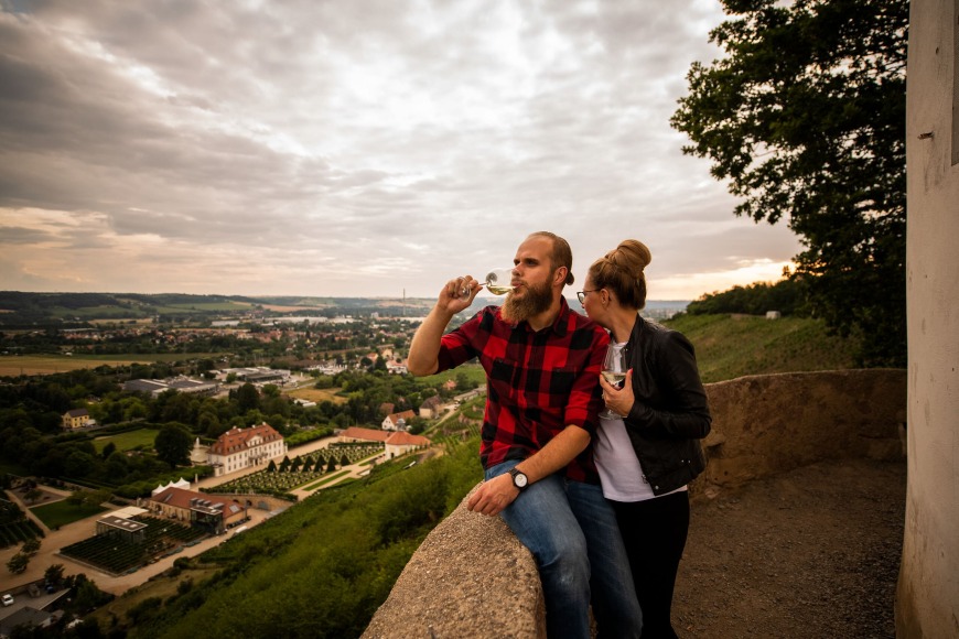  Meet winegrowers, taste regional specialities and enjoy the view over the Elb... 
